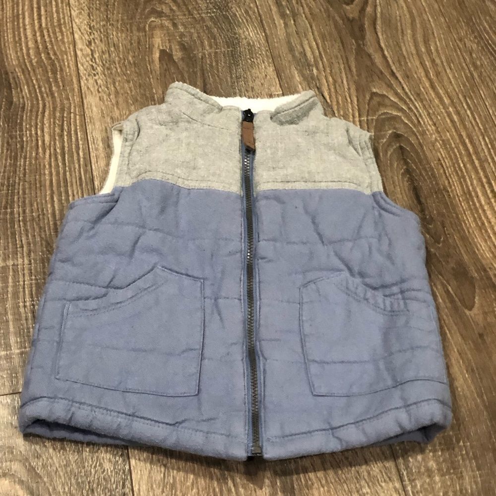 Boys Carter’s Jacket Vest Size 24m Cozy White and Black Fleece